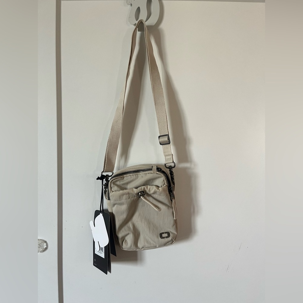 NWT Ogio Rise Pouch - Picture 2 of 6
